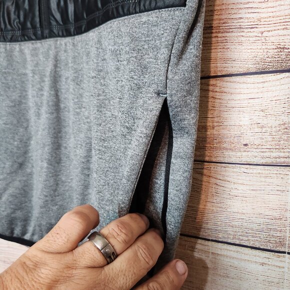 Adidas Golf Mens Puffer Vest Size S Black Gray 1/2 Zip Sleeveless Jacket Pockets - Picture 8 of 16